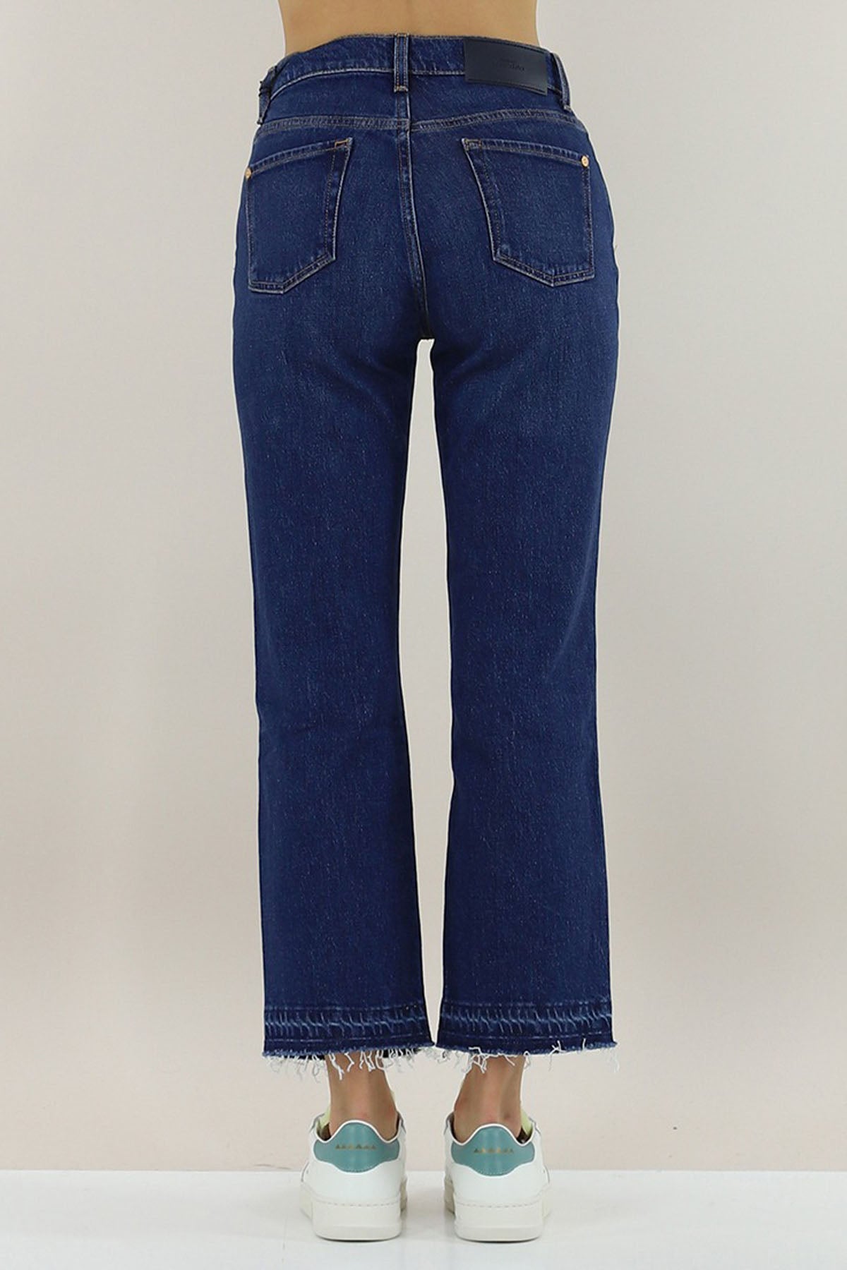 7 For All Mankind Logan Stovepipe Straight Fit Jeans-Libas Trendy Fashion Store