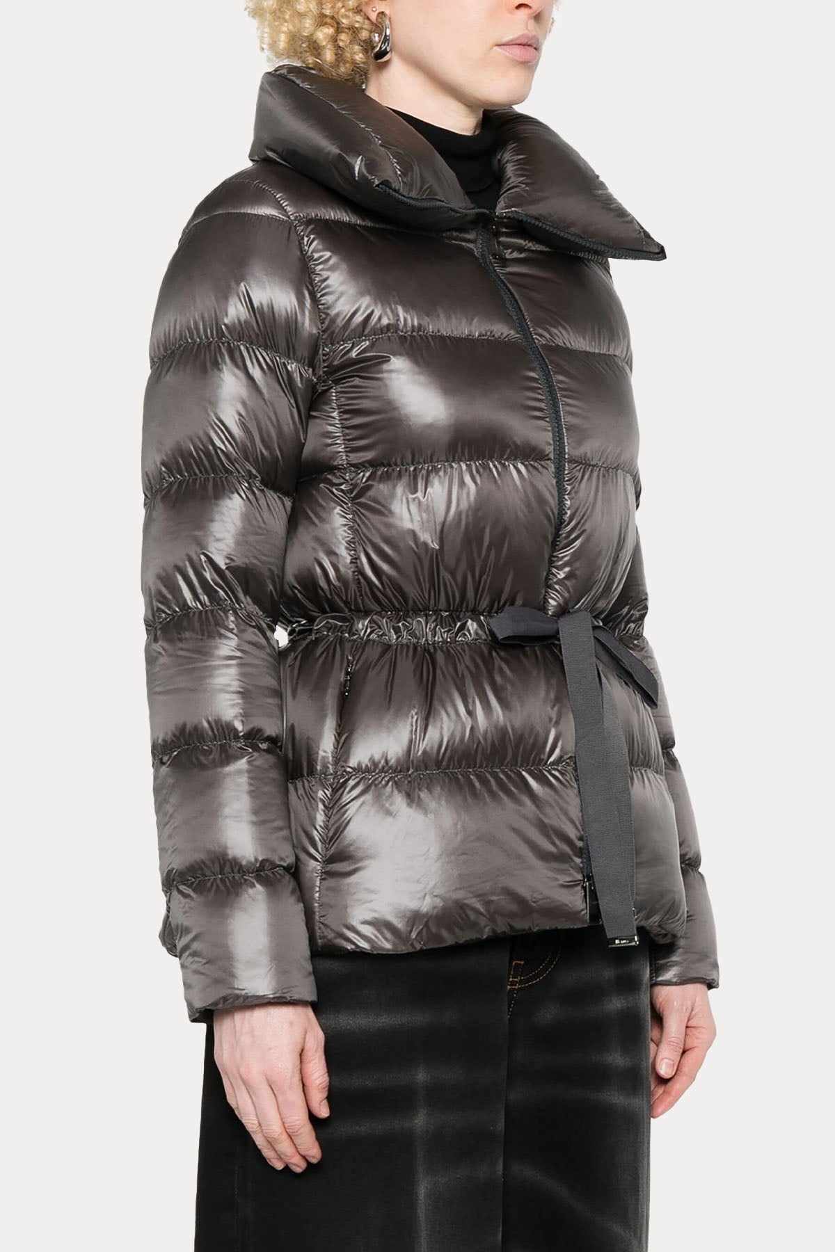 Herno Relaxed Fit Dik Yaka Beli Büzgülü Puffer Mont