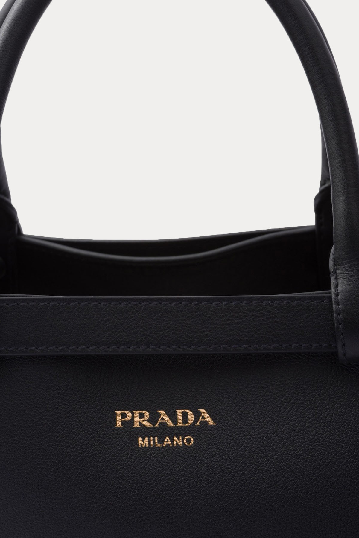 Prada Logolu Deri Medium Omuz Çantası